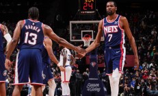 九游娱乐官网-三分球飞投中，比赛继续壮举重复的简单介绍