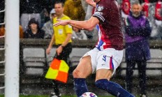 九游娱乐新闻-意大利女足在训练中磨练意志