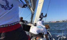 九游娱乐入口-英国队在帆船比赛中击败对手