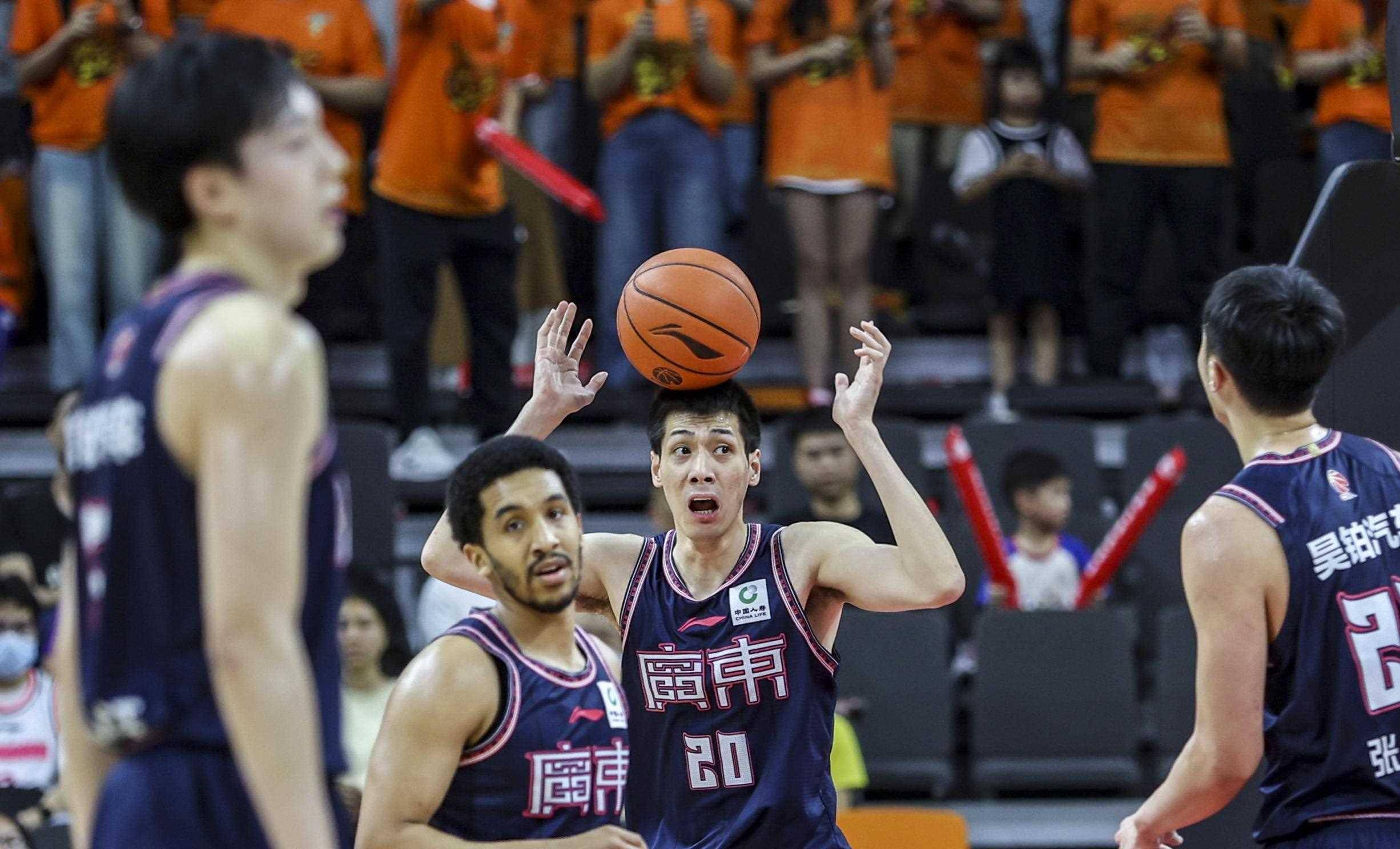 广厦队大胜佛山男篮，继续保持不败记录的简单介绍