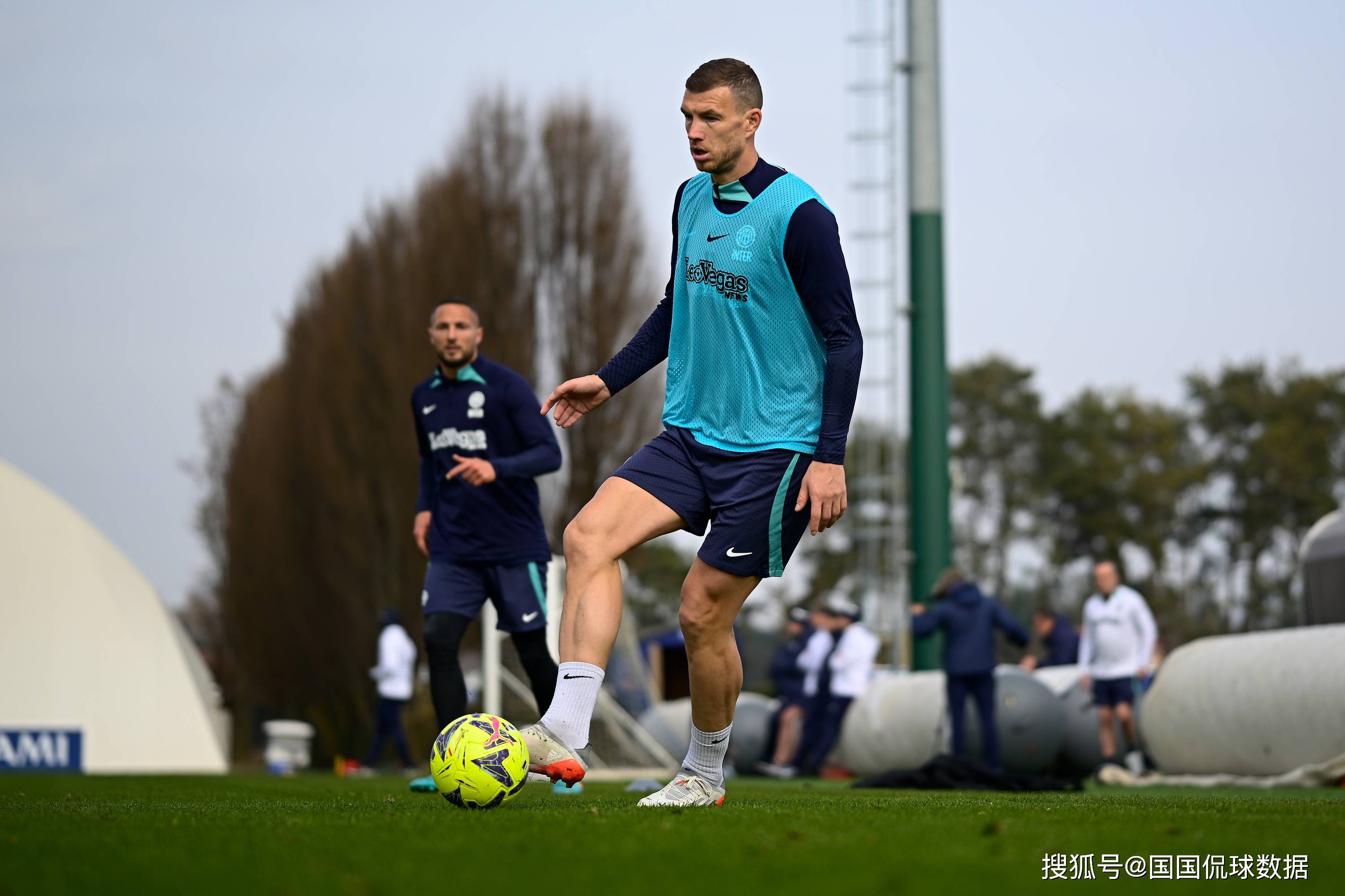 包含斯佩齐亚实现意外逆袭，挑战意甲强队地位的词条