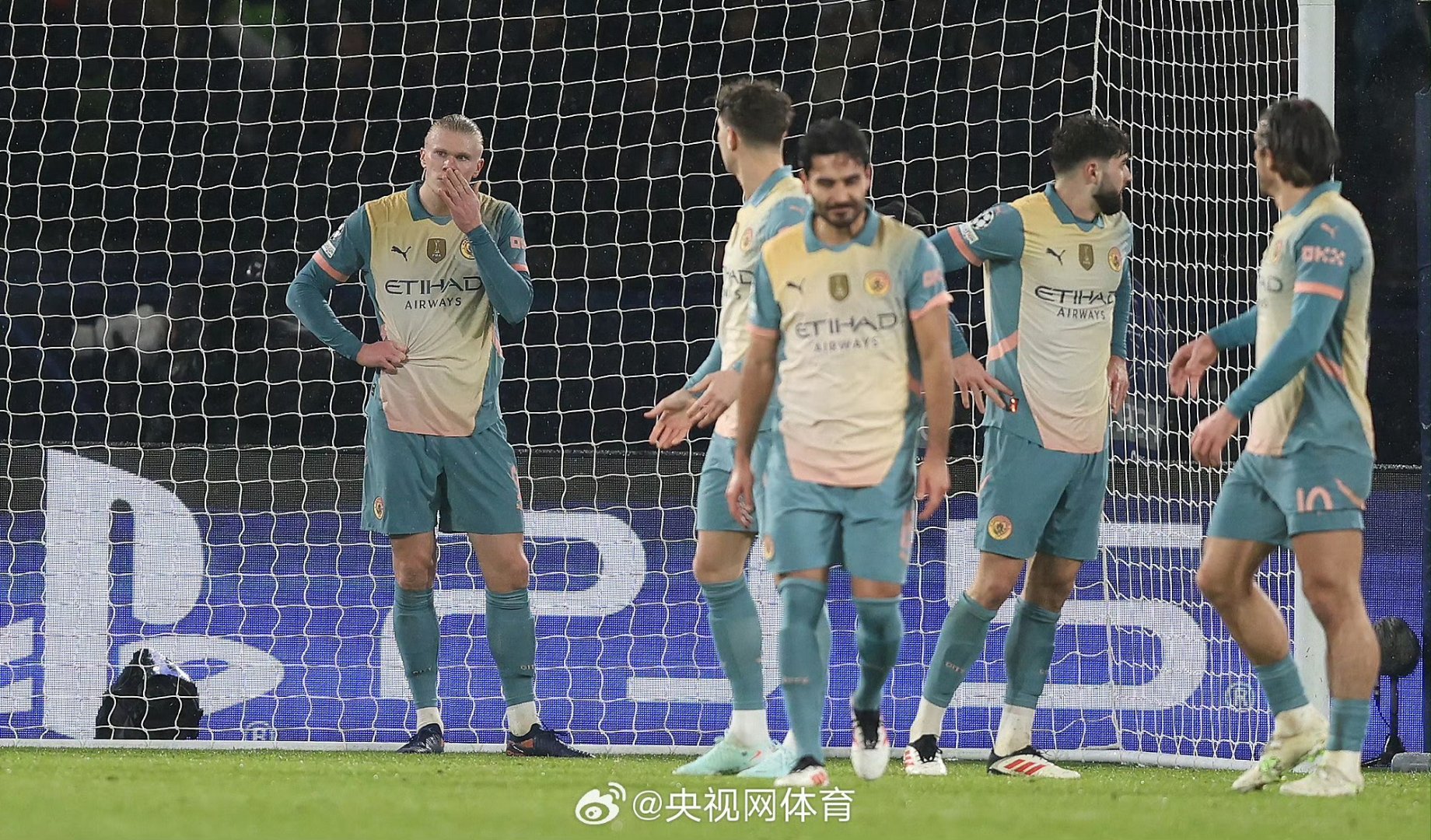 包含巴黎圣日耳曼球员内部矛盾严重，俱乐部高层急于协调解决的词条