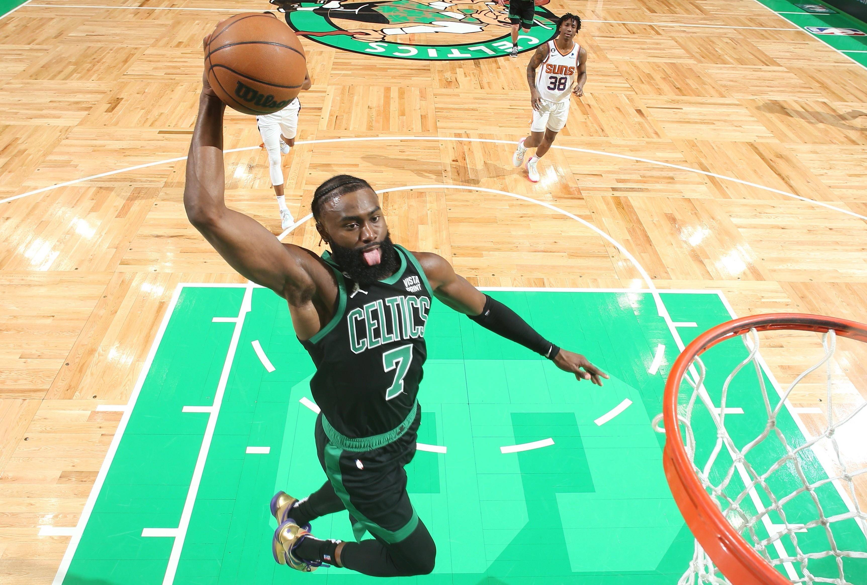 老鹰主场击败凯尔特人，遭遇主场三连胜