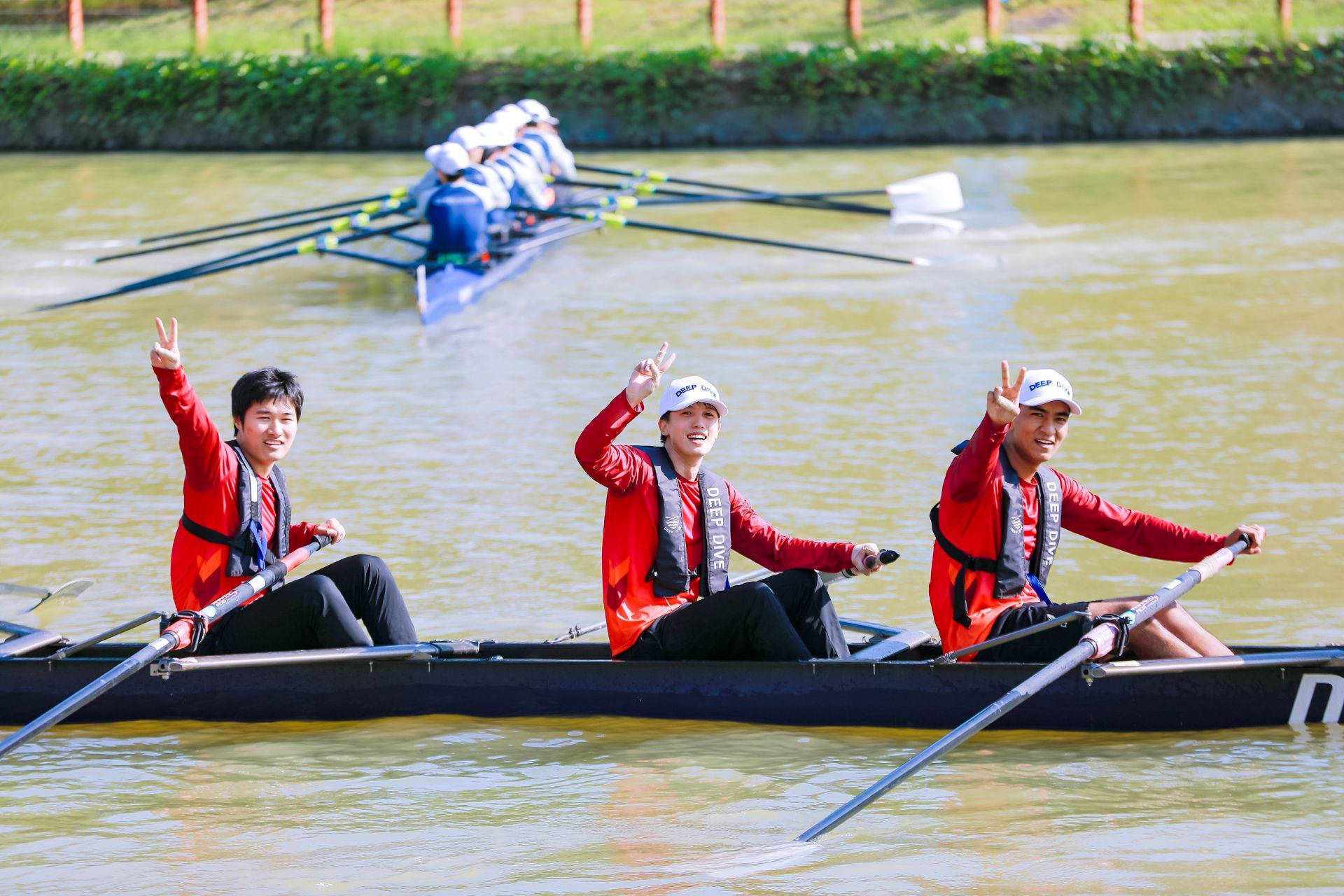 关于赛艇比赛男子组决赛场面激烈的信息
