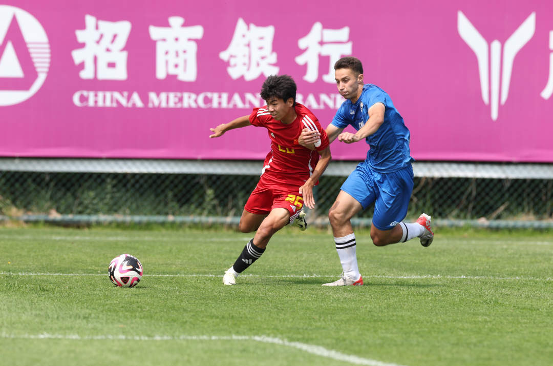 中国足球队在国际比赛中迎来突破