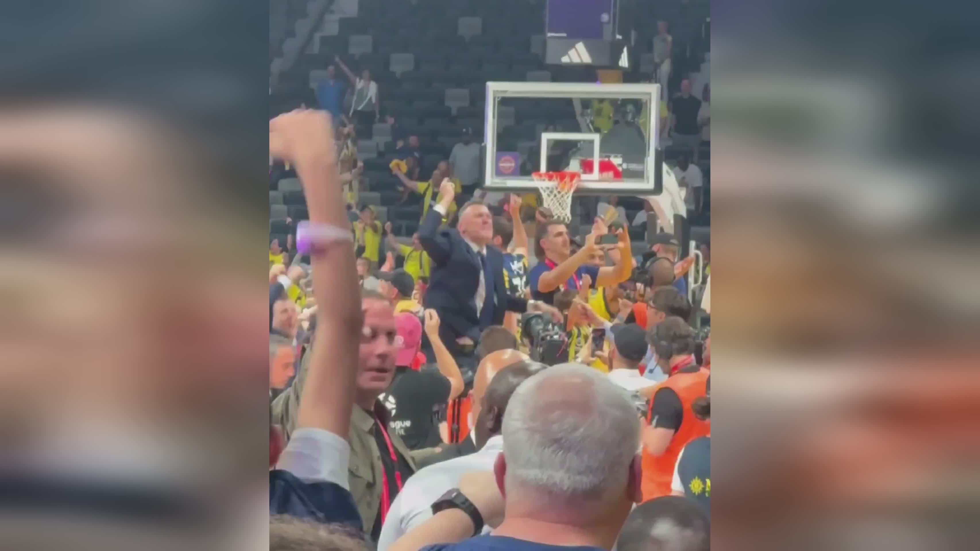 欧洲篮球赛事引发球迷热情支持