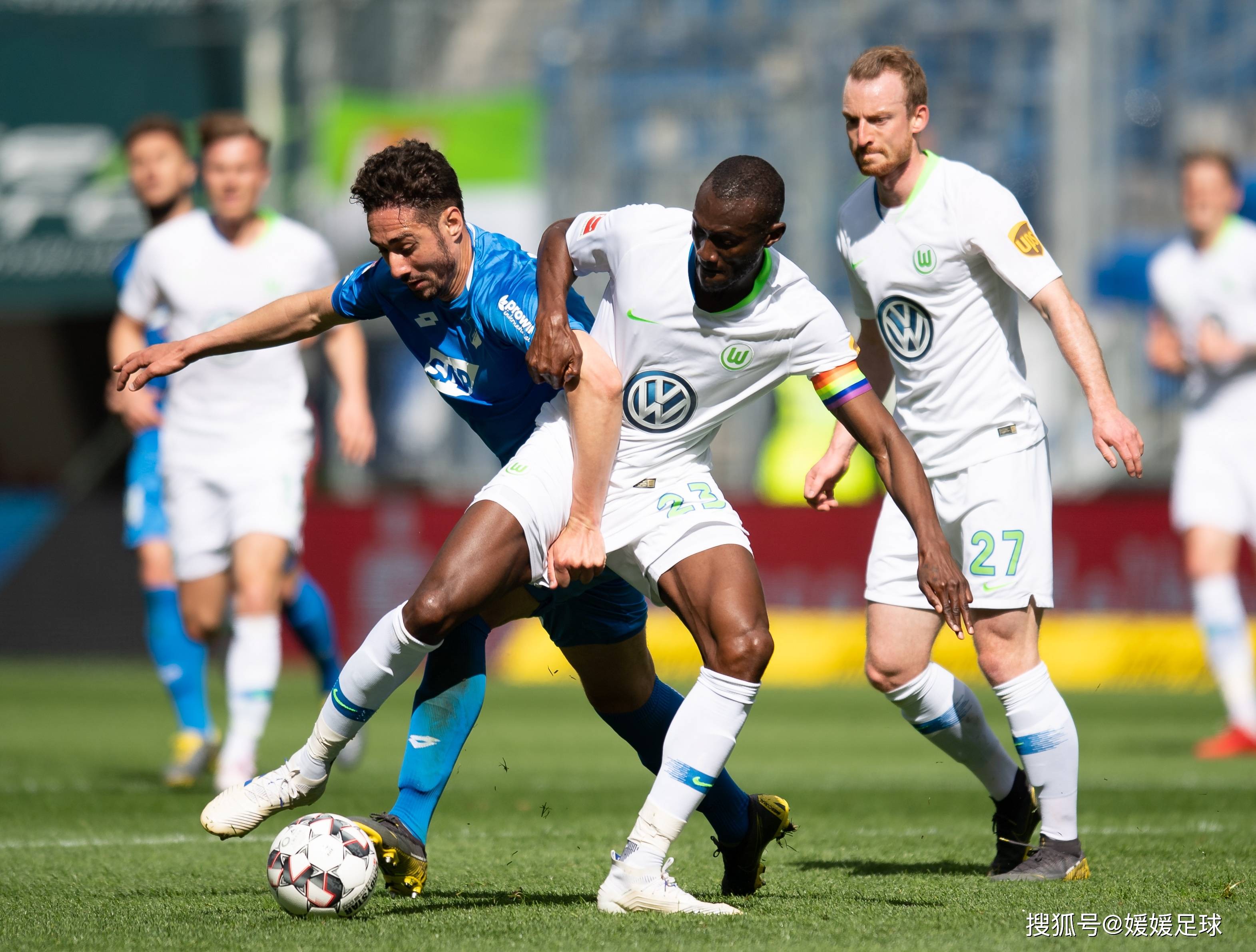 沃尔夫斯堡客场大胜沙尔克，德甲榜首之争再添悬念的简单介绍