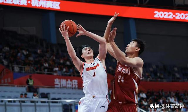 包含贵州男篮战绩不断上升，升至积分榜前列的词条