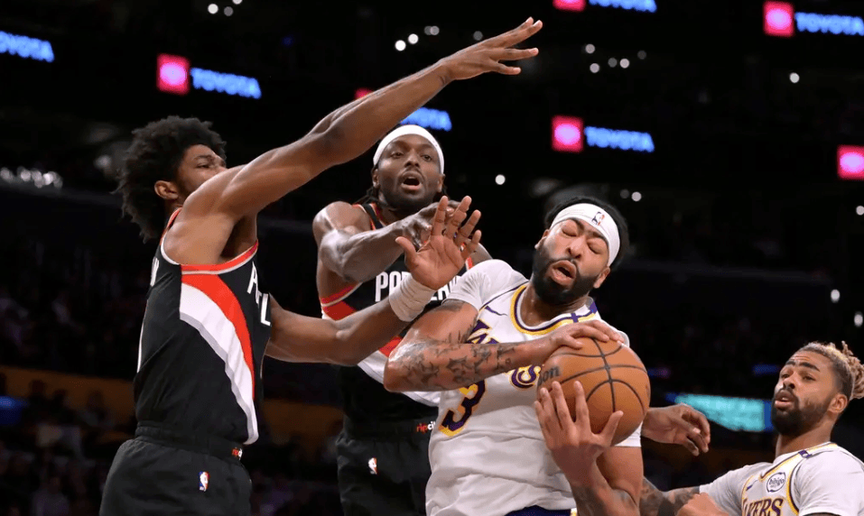 开拓者主控发威独揽三双，带领球队逆转取得胜利的简单介绍