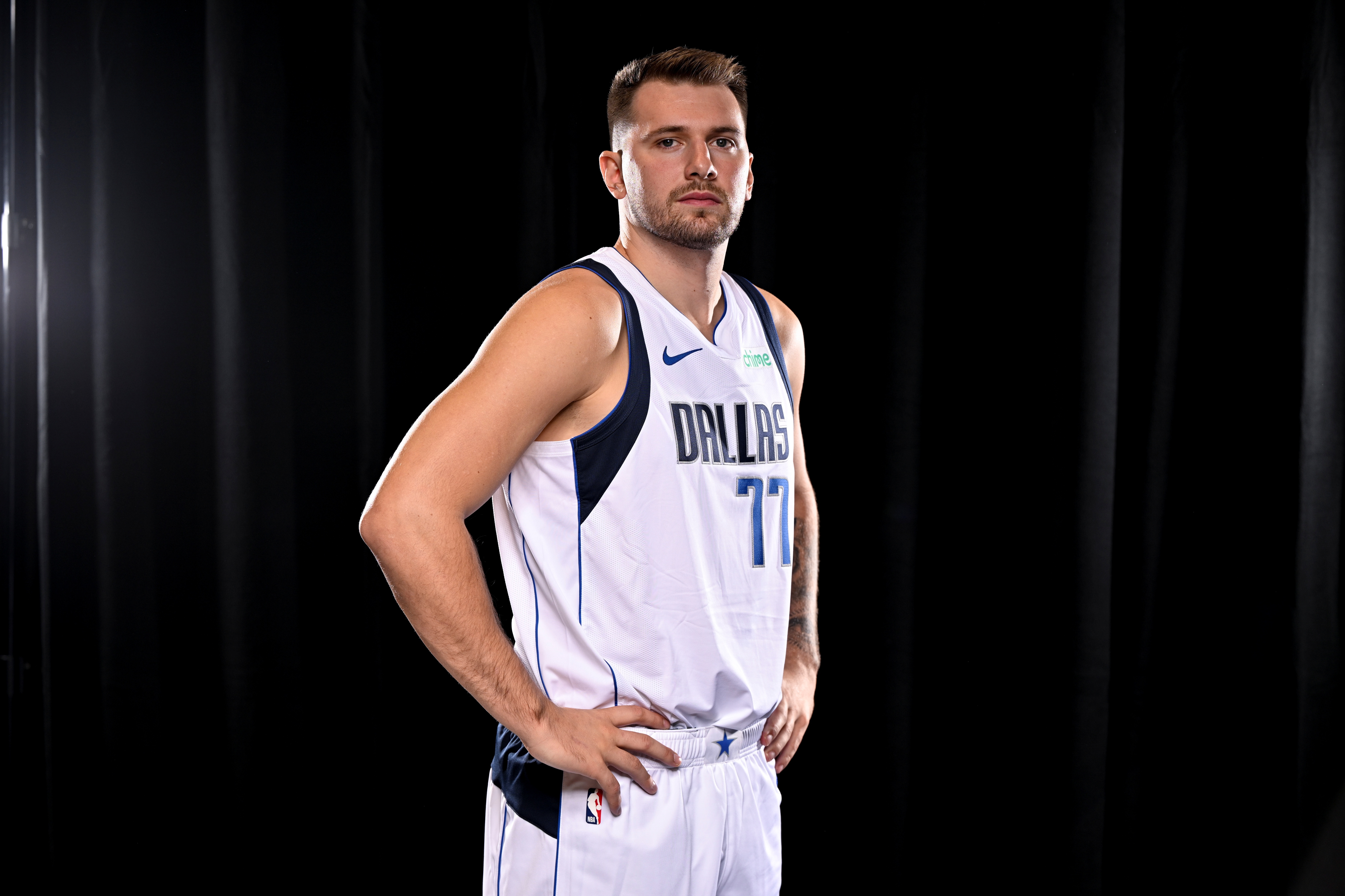 包含马刺主场击败魔术，取得三连胜的词条