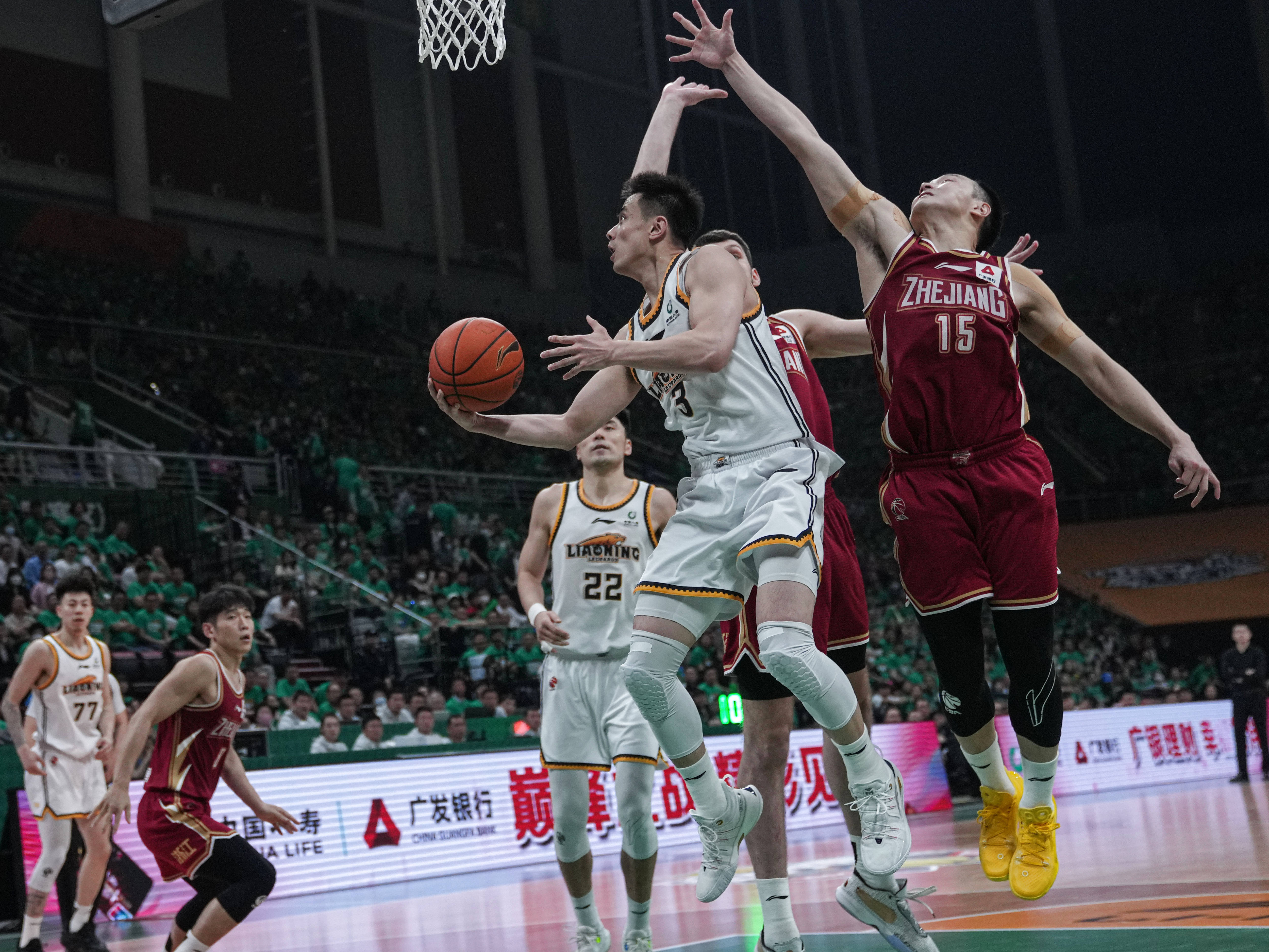 CBA总决赛：新疆勇士队主场成功卫冕